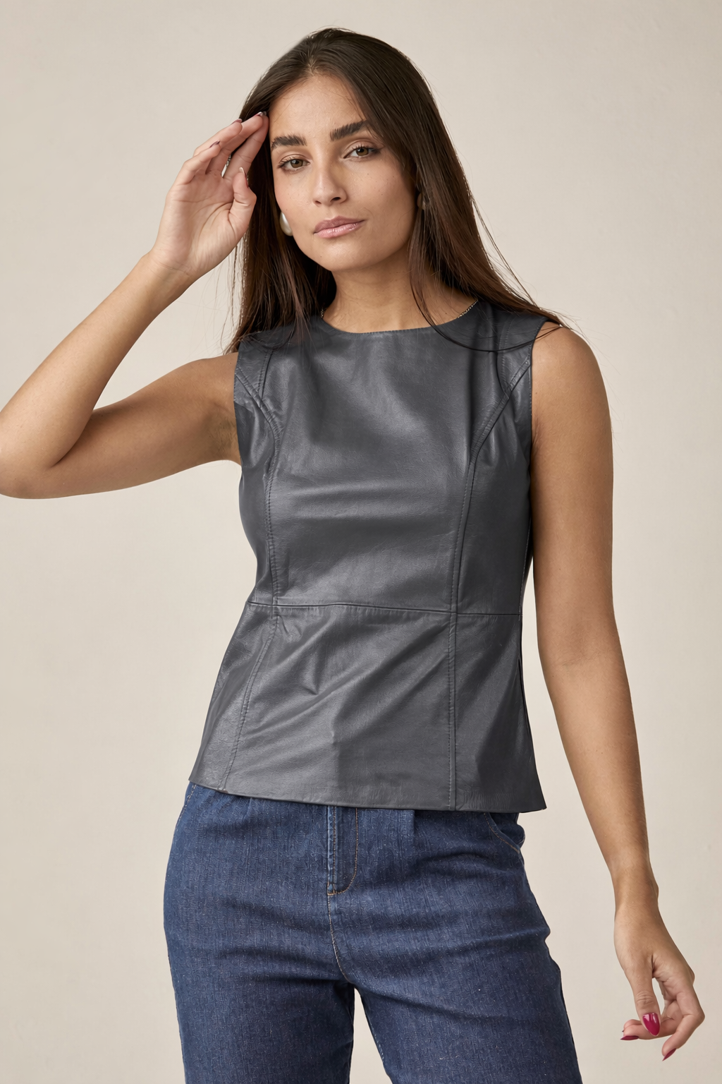 Blusa Regata Couro Cinza