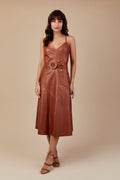 VESTIDO MIDI RECORTE CARAMELO