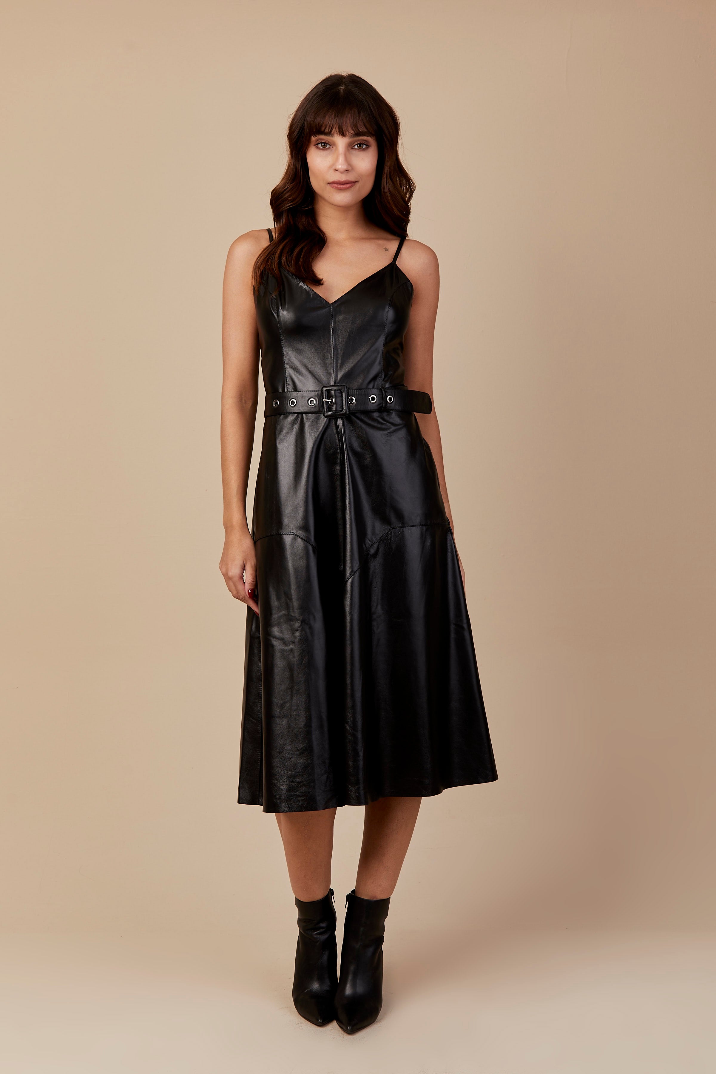 VESTIDO MIDI RECORTE PRETO