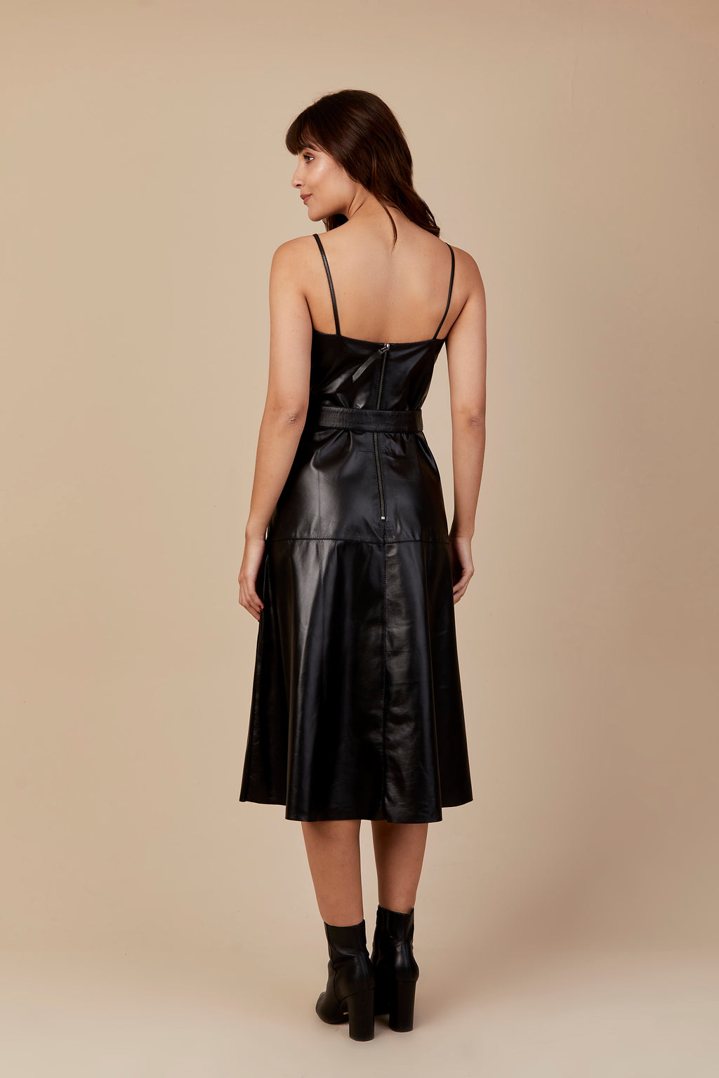 VESTIDO MIDI RECORTE PRETO