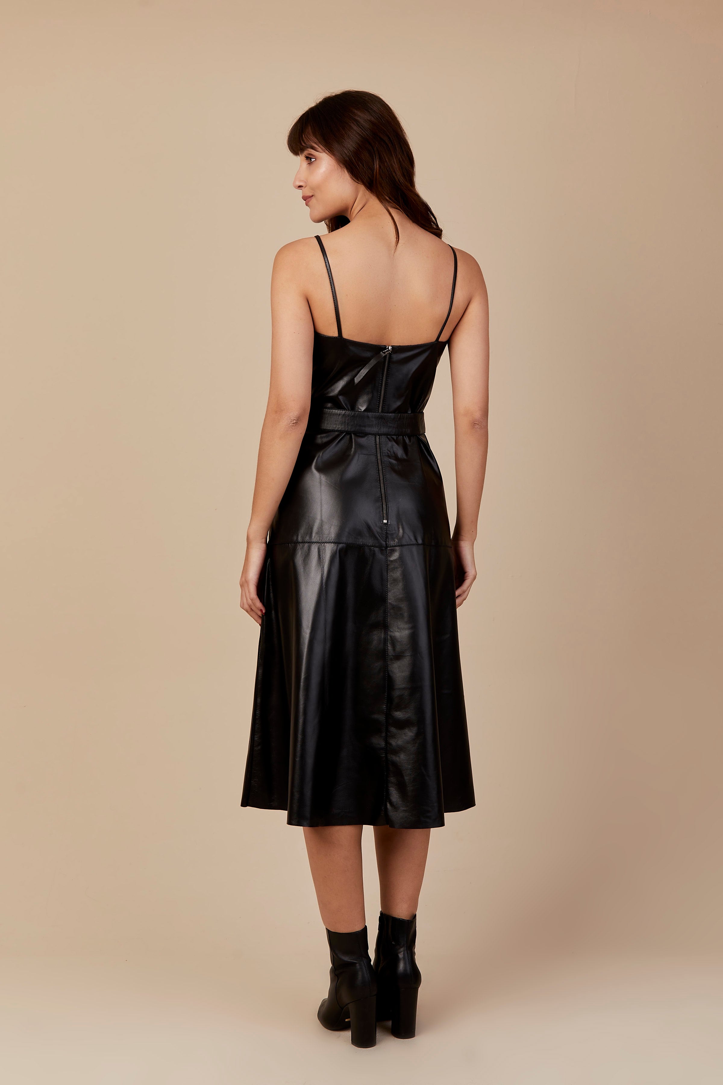 VESTIDO MIDI RECORTE PRETO