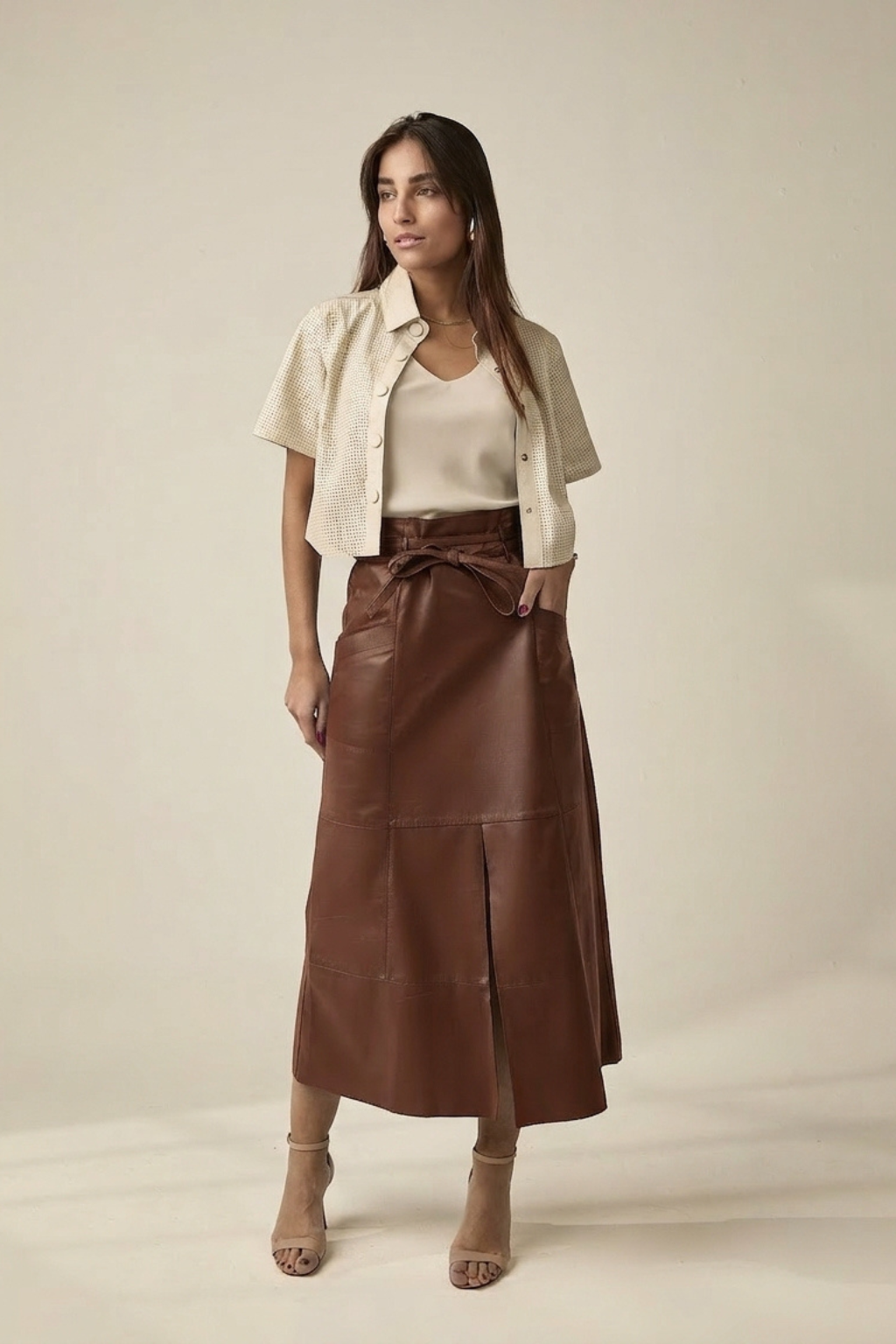 SAIA MIDI BOLSO LONGA COM FENDA MARROM CHOCOLATE
