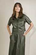 CAMISA CROPPED VERDE MILITAR
