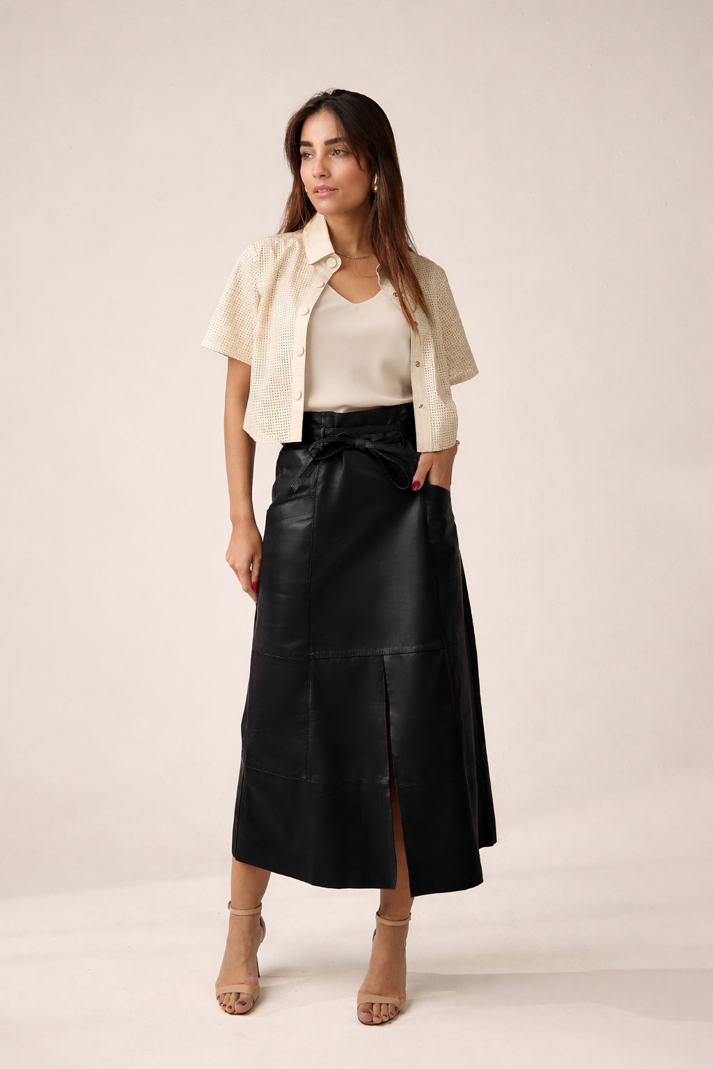 SAIA MIDI BOLSO LONGA COM FENDA PRETO