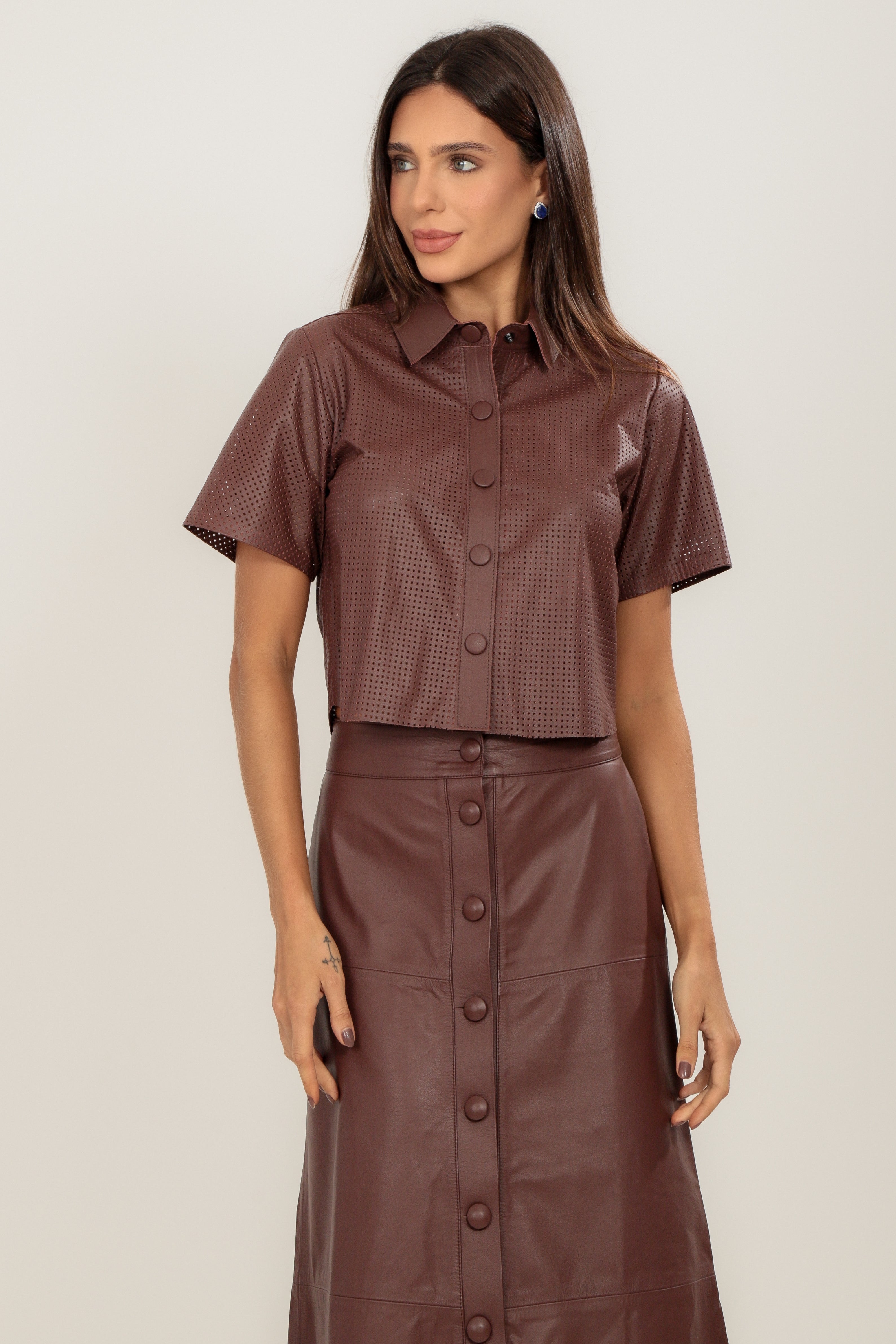 CAMISA CROPPED FURADINHA RUM