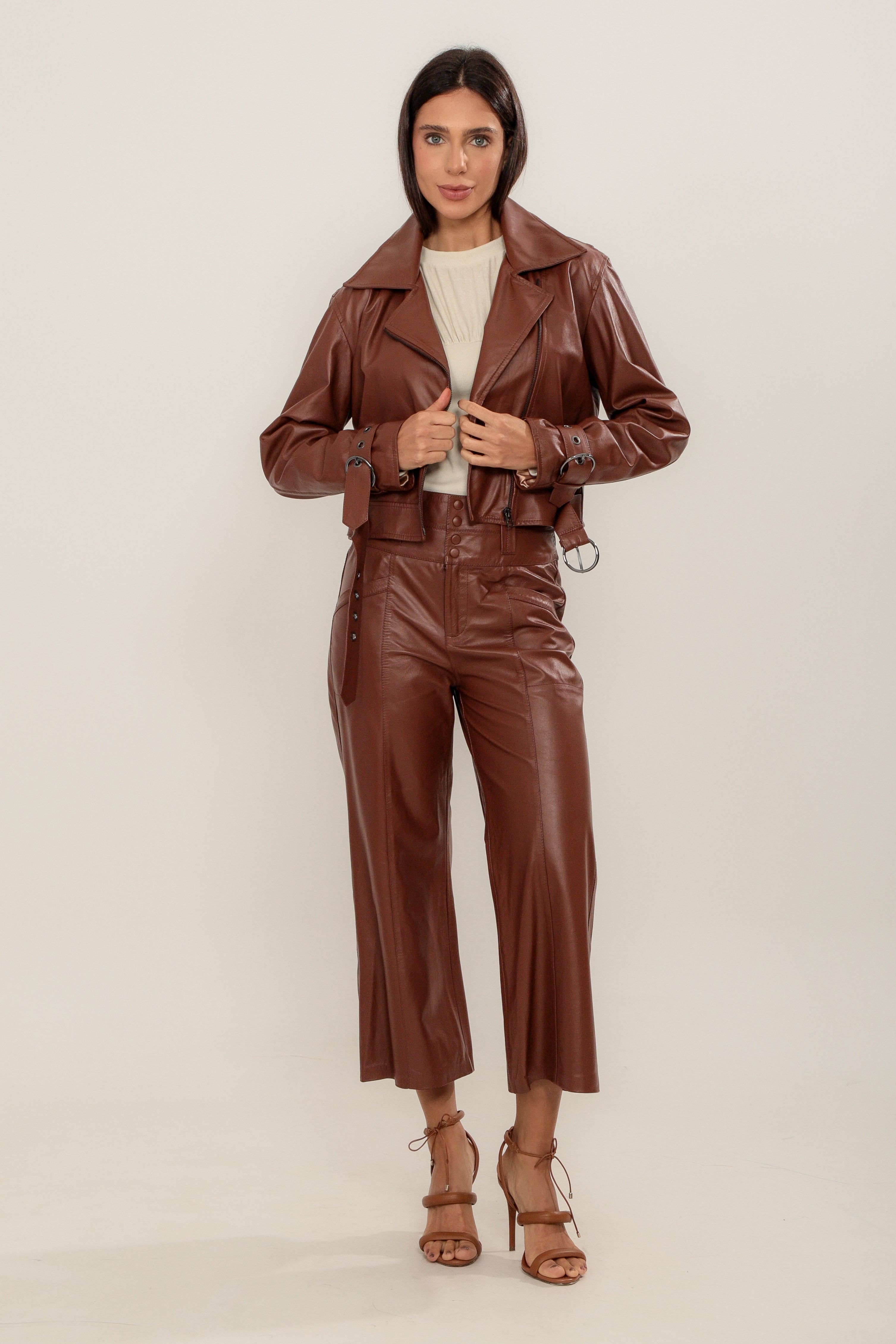 JAQUETA DE COURO FIVELA MARROM CHOCOLATE