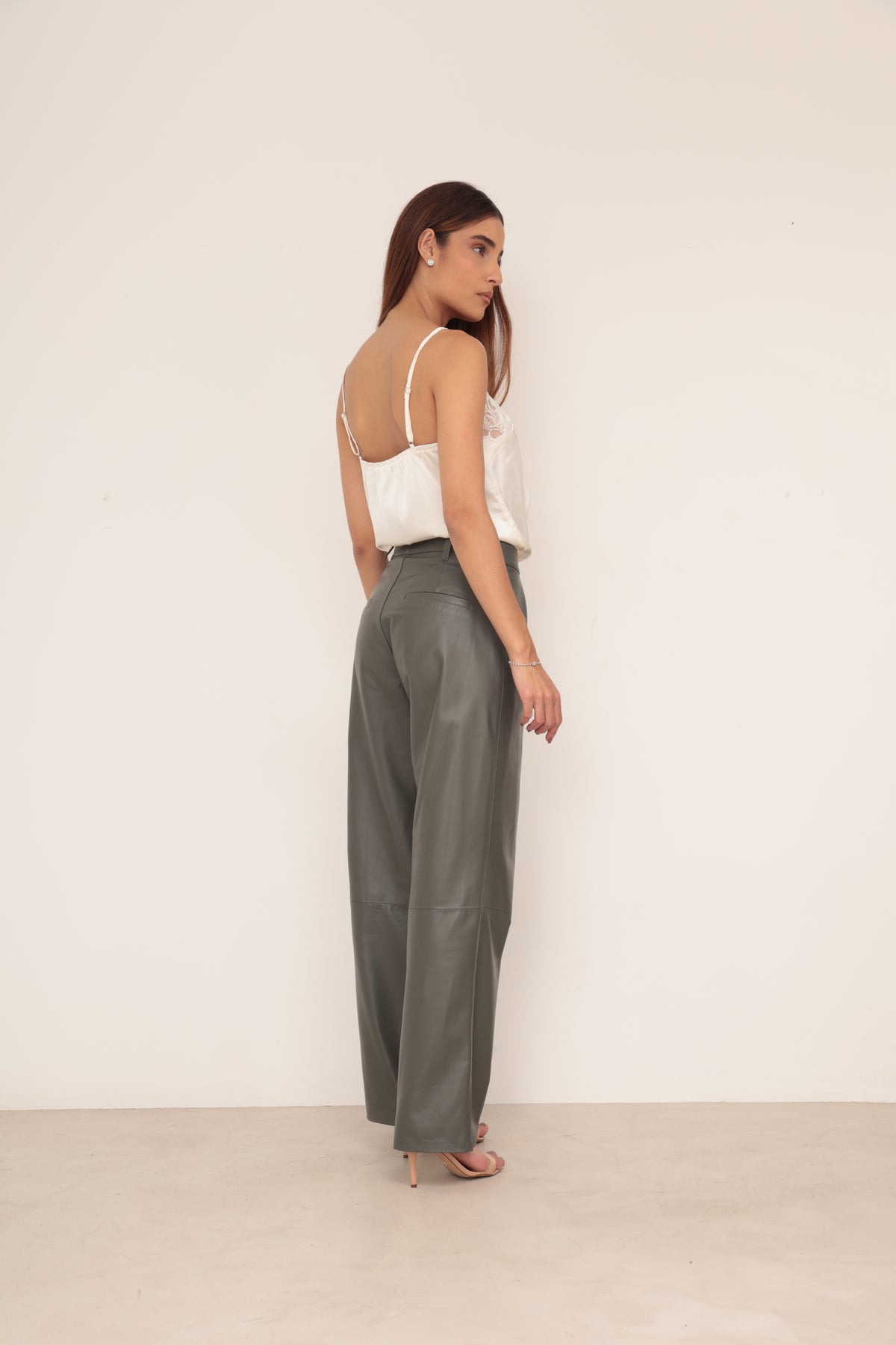 Calça Couro Barrel Pregas - Militar