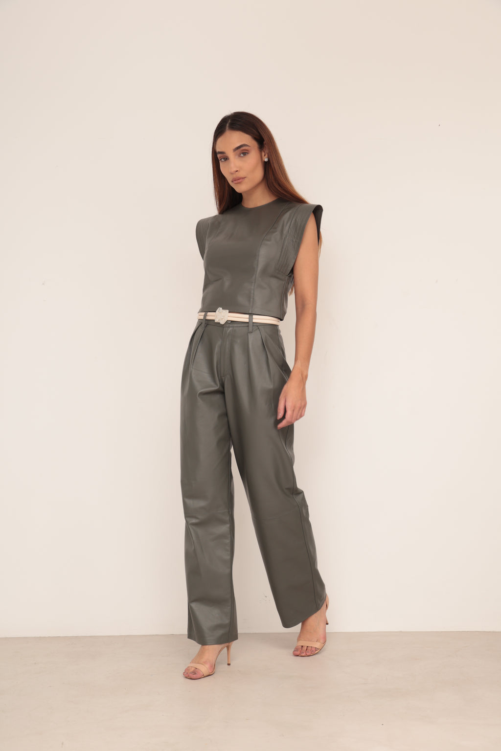 Calça Couro Barrel Pregas - Militar