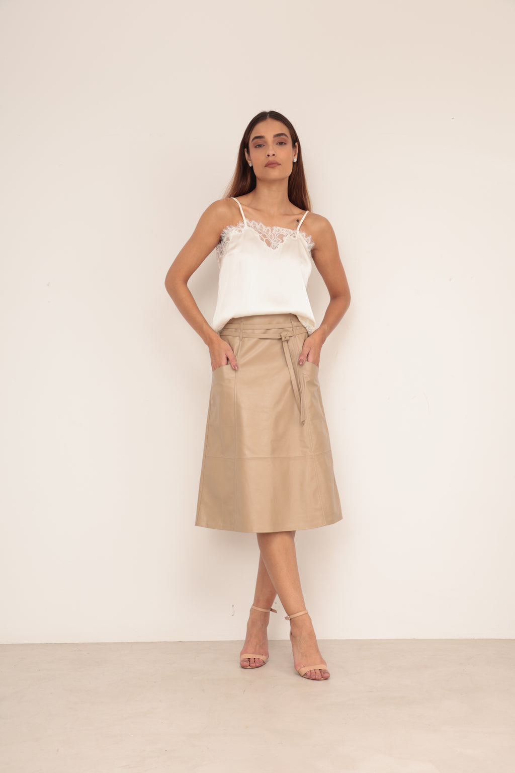 Saia Midi Bolso - Avelã
