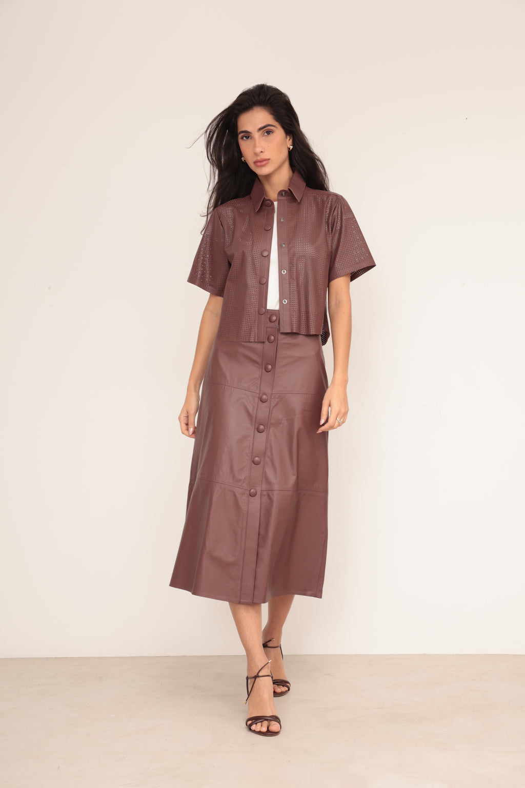 Camisa Cropped Furadinha - Rum