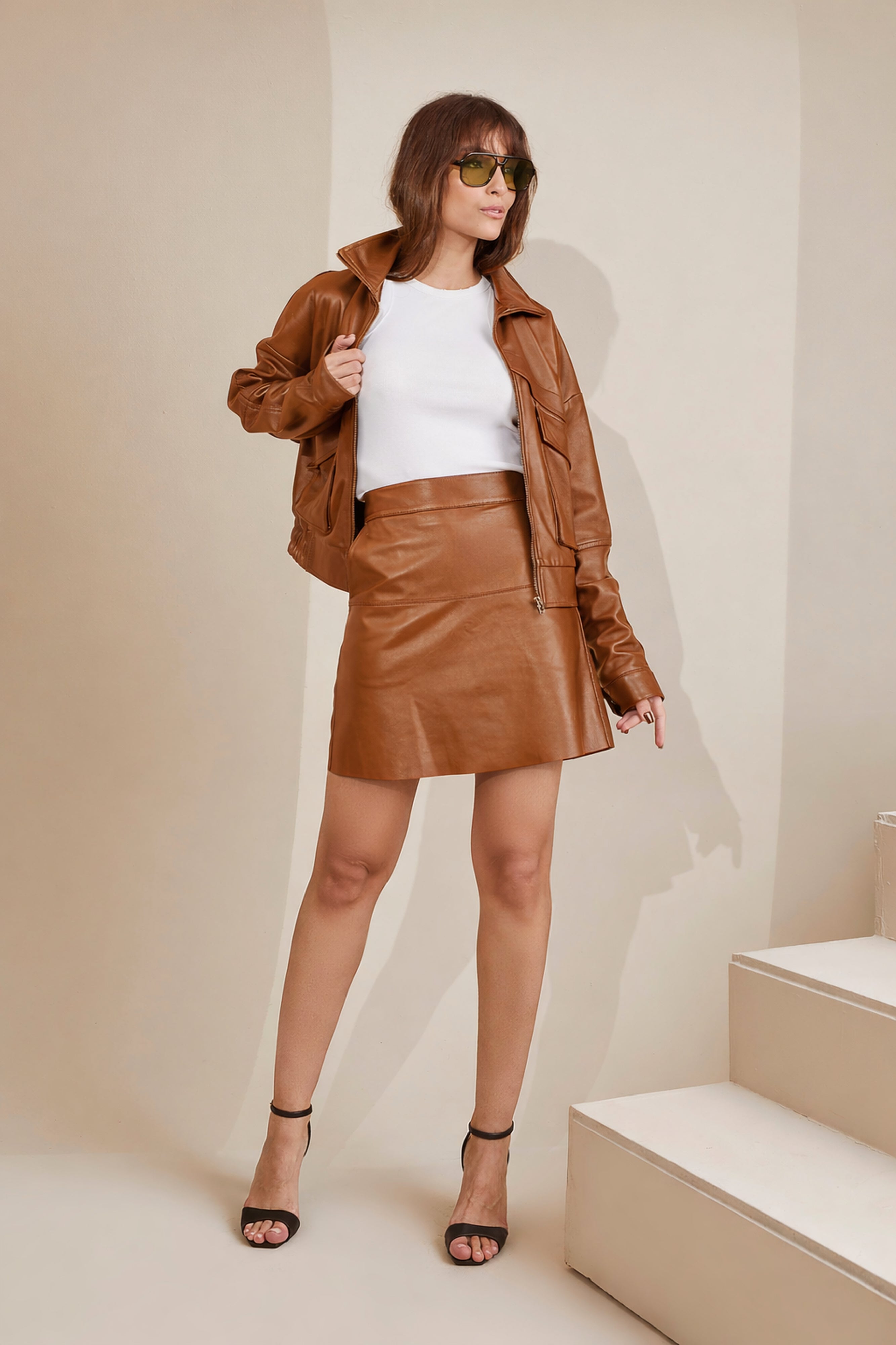 SAIA CURTA BOLSO CARAMELO