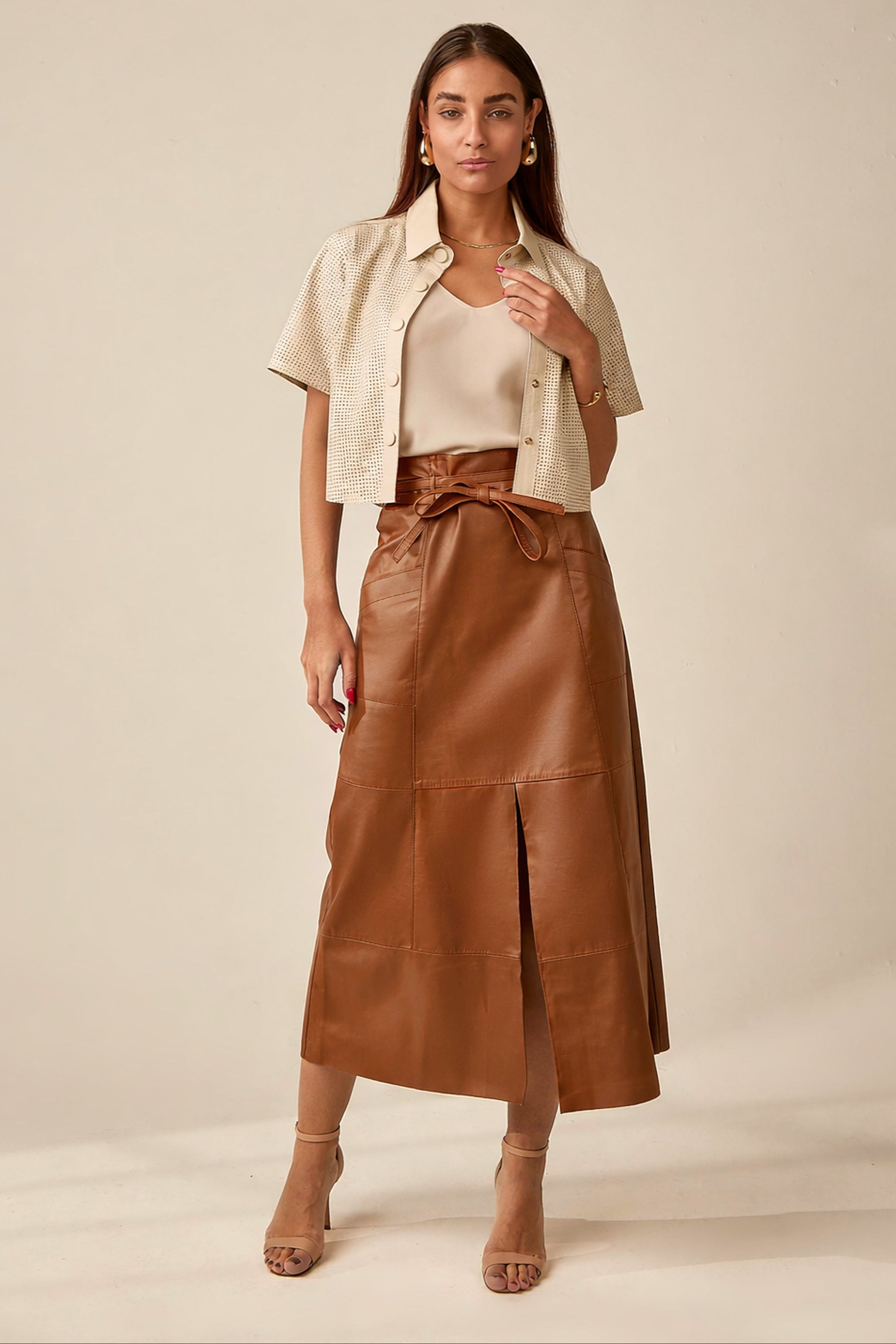 SAIA MIDI BOLSO LONGA COM FENDA CARAMELO
